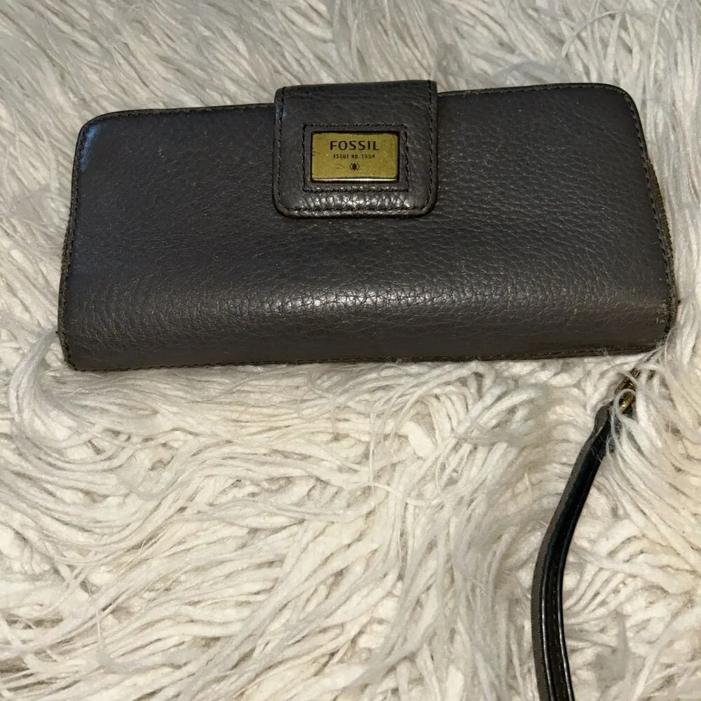 Charcoal Grey Fossil Leather Wallet with Wrist Strap Lots Of Storage